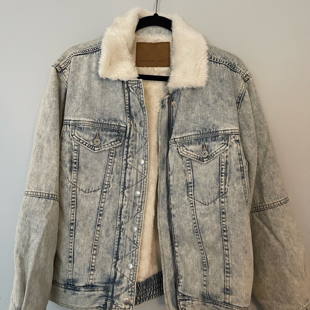 American Eagle Womens Medium Sherpa Lined Denim Jacket